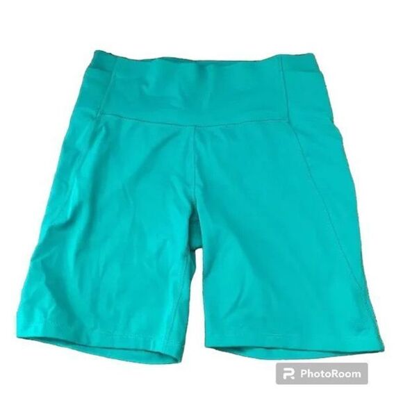 ✨All In Motion Bike Green Biker Shorts✨ - Picture 2 of 3